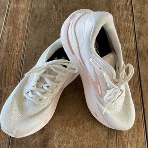 Brooks Women's Running Shoes - Light Pink